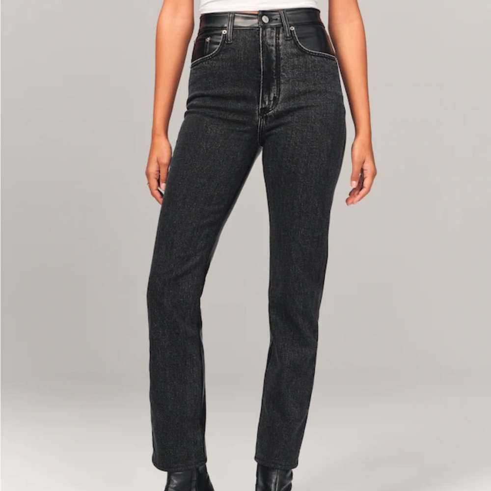 Abercrombie Ultra High Rise Ankle Straight Jean